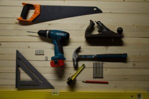 Quels sont les outils et matériaux utilisés par le menuisier - Bannière