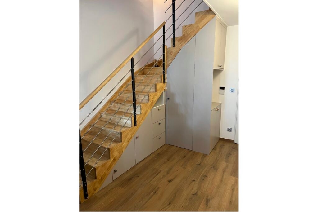 Placard sous escalier