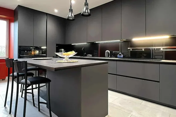 Cuisine laquée gris mat avec ilot central 3