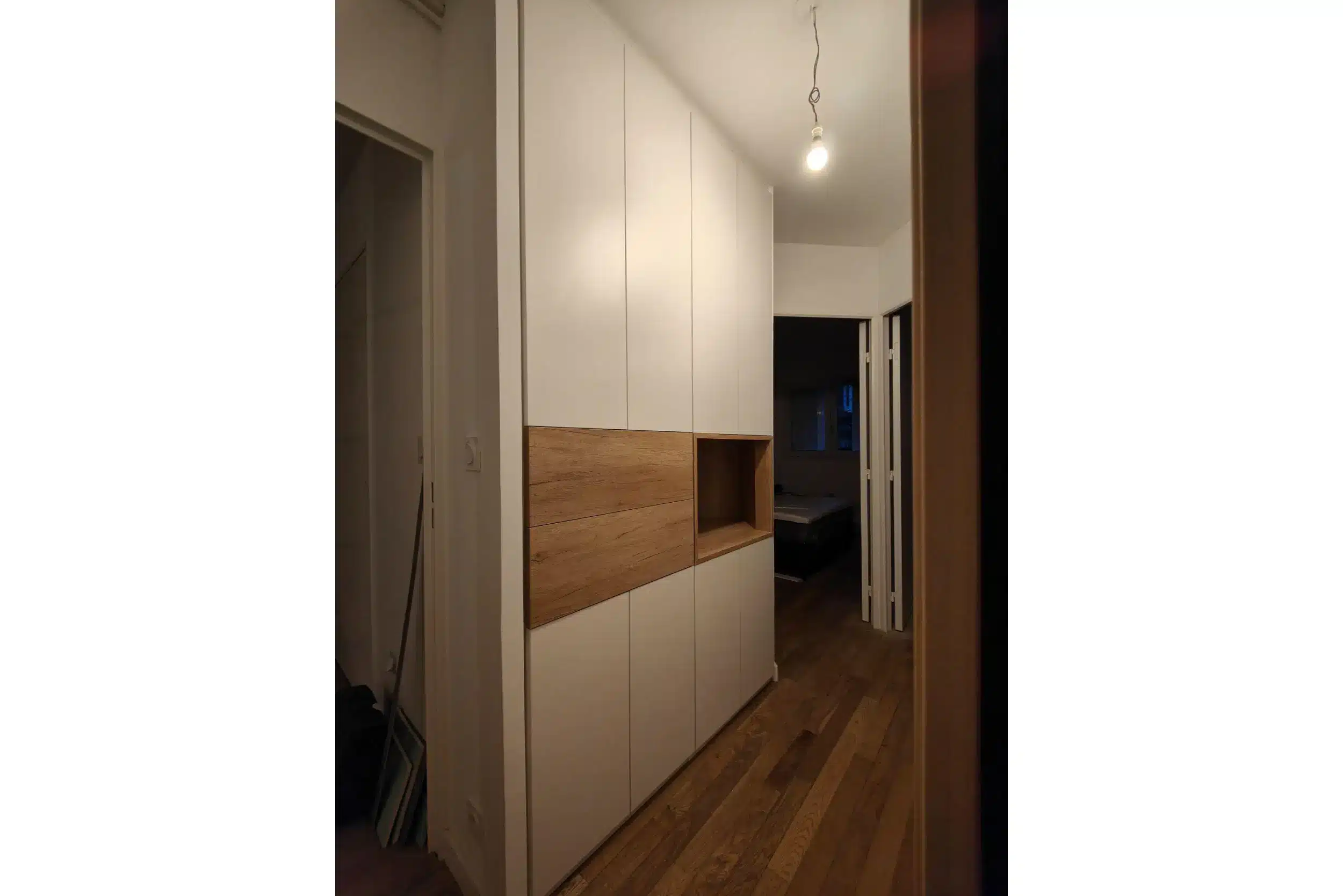 Placard blanc niches plaquées chêne