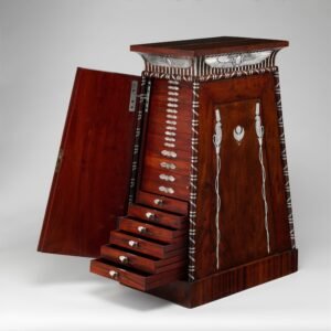 Cabinet de style Empire en acajou et bronze doré